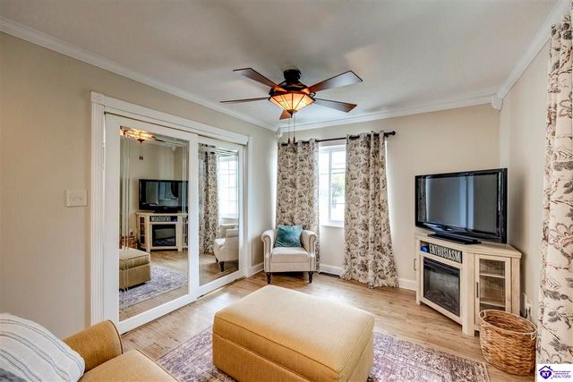 135 Meadowlake Drive, Radcliff, KY 40160