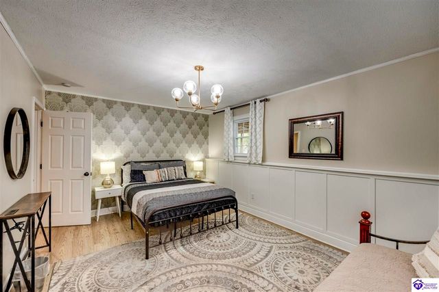 135 Meadowlake Drive, Radcliff, KY 40160