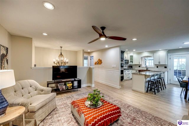 135 Meadowlake Drive, Radcliff, KY 40160