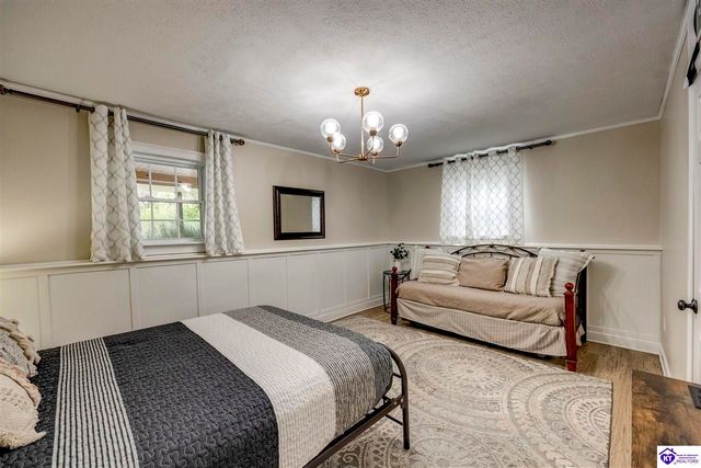 135 Meadowlake Drive, Radcliff, KY 40160