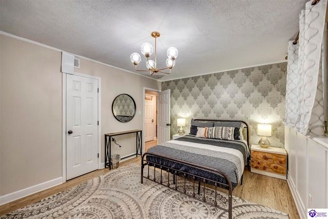 135 Meadowlake Drive, Radcliff, KY 40160