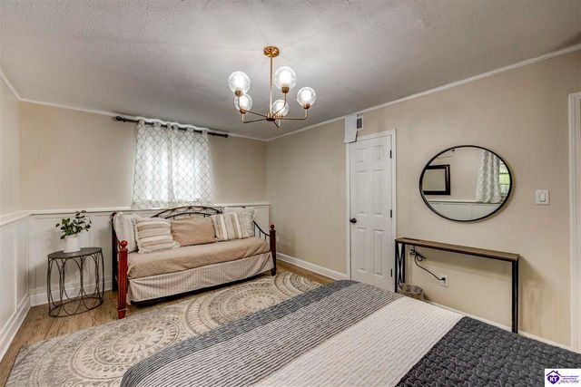 135 Meadowlake Drive, Radcliff, KY 40160