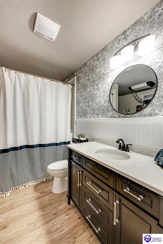 135 Meadowlake Drive, Radcliff, KY 40160