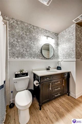 135 Meadowlake Drive, Radcliff, KY 40160