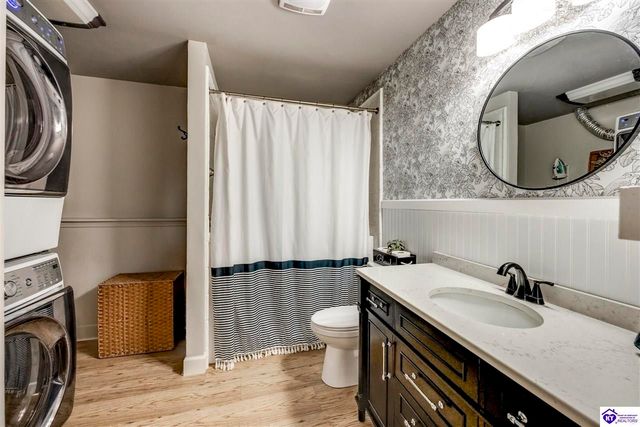 135 Meadowlake Drive, Radcliff, KY 40160