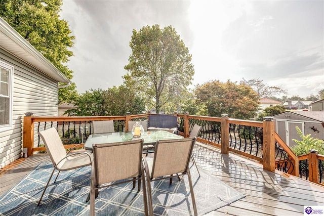 135 Meadowlake Drive, Radcliff, KY 40160
