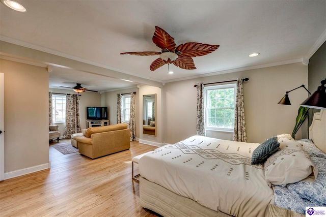 135 Meadowlake Drive, Radcliff, KY 40160