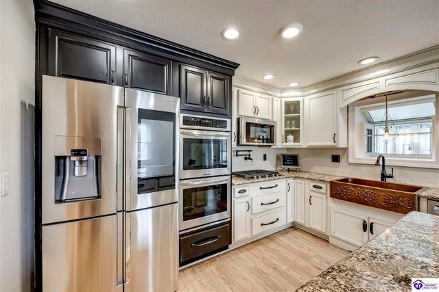 135 Meadowlake Drive, Radcliff, KY 40160