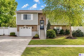 135 Meadowlake Drive, Radcliff, KY 40160