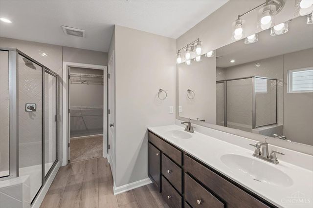 2587 Golden Leaf Drive, Beavercreek, OH 45431
