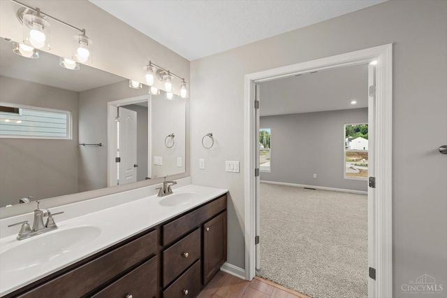 2587 Golden Leaf Drive, Beavercreek, OH 45431