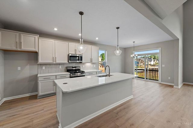 2587 Golden Leaf Drive, Beavercreek, OH 45431