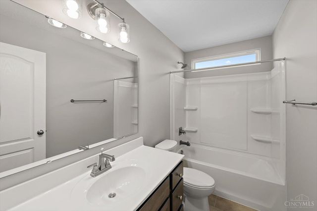 2587 Golden Leaf Drive, Beavercreek, OH 45431
