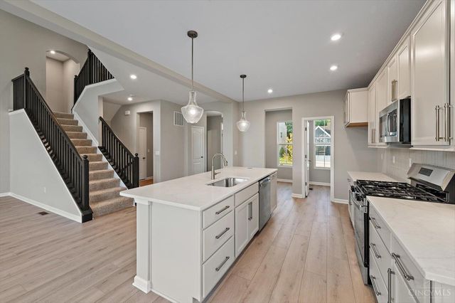 2587 Golden Leaf Drive, Beavercreek, OH 45431