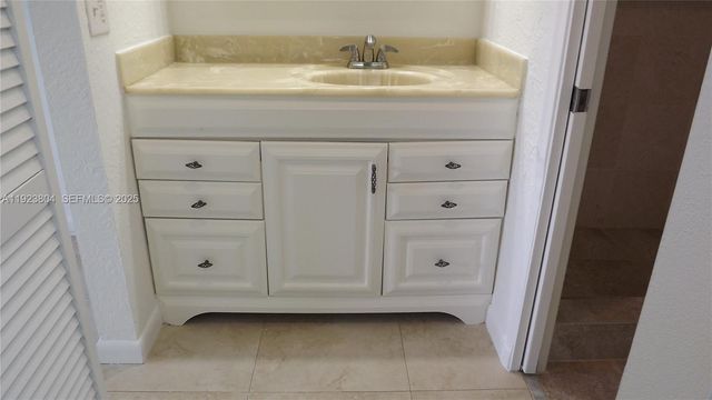 901 SW 128th Ter 103A, Pembroke Pines, FL 33027