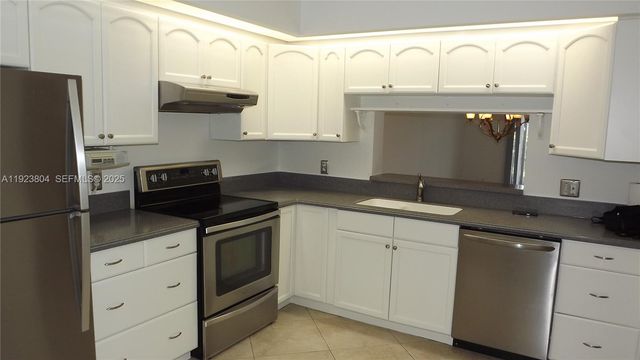 901 SW 128th Ter 103A, Pembroke Pines, FL 33027