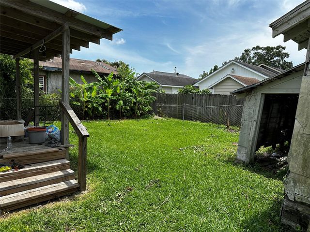 213 W Lobit Street, Baytown, TX 77520