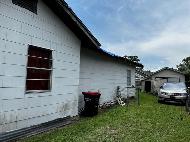 213 W Lobit Street, Baytown, TX 77520