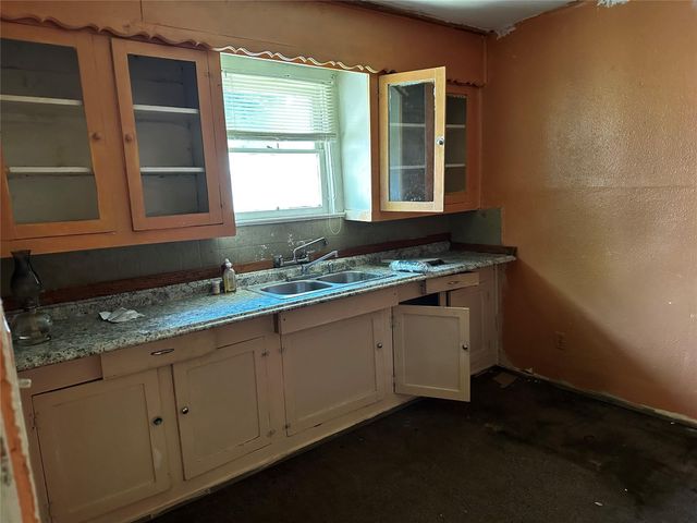 213 W Lobit Street, Baytown, TX 77520