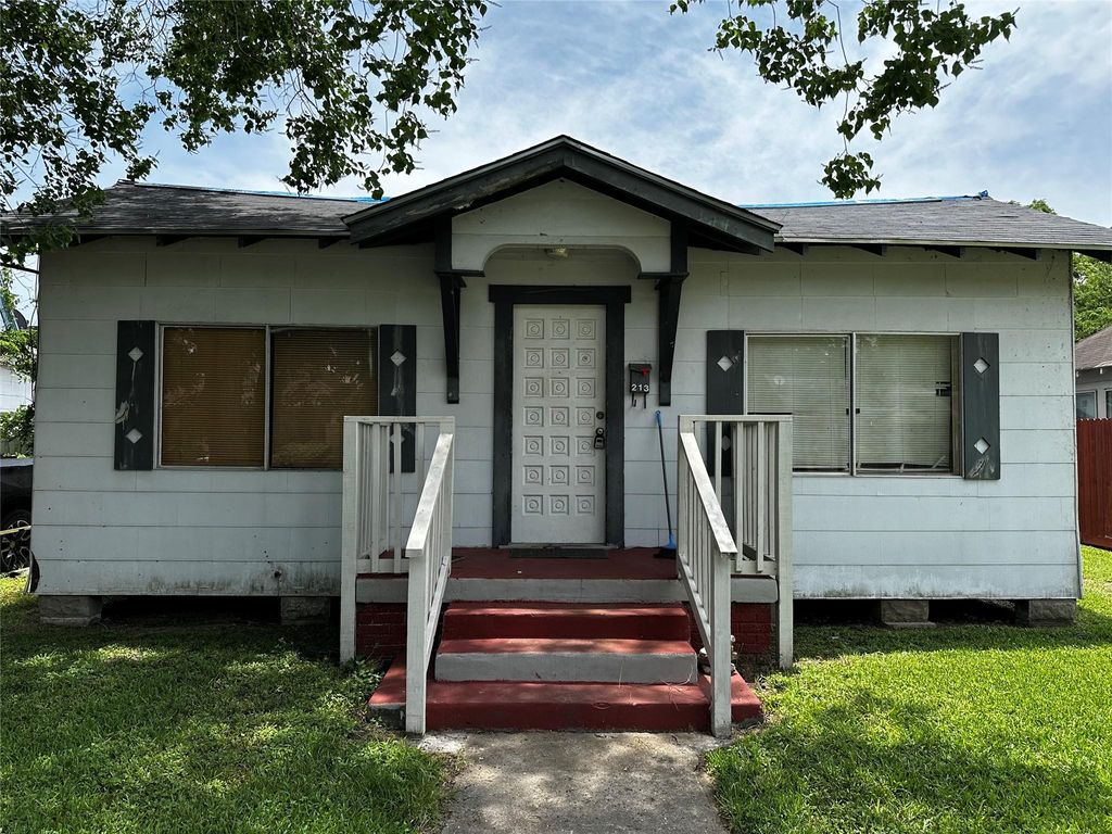 213 W Lobit Street, Baytown, TX 77520