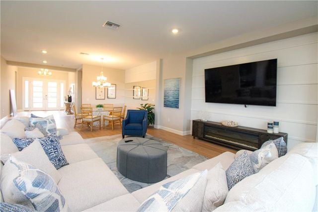 15765 Cortina ST, Naples, FL 34114