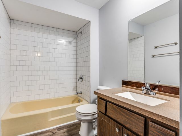 15818 TERRACE Drive R3, Oak Forest, IL 60452