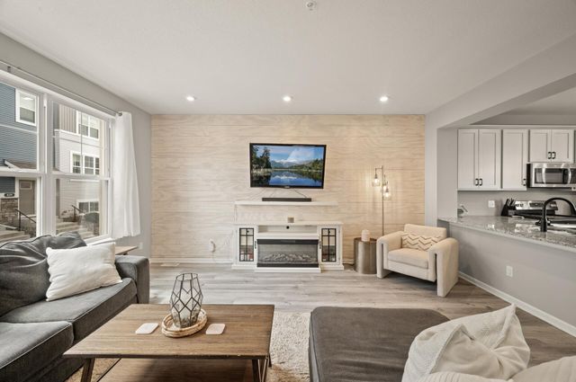 799 Roselyn Drive, Victoria, MN 55386