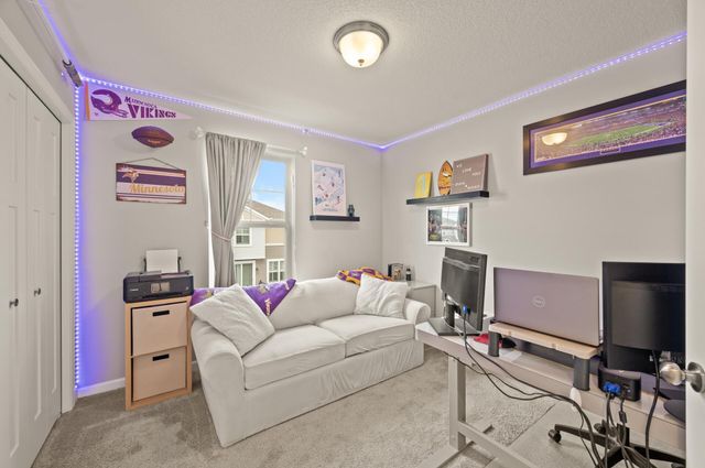 799 Roselyn Drive, Victoria, MN 55386