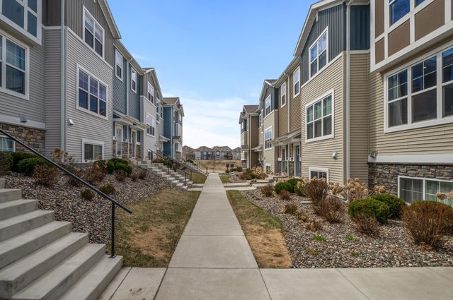 799 Roselyn Drive, Victoria, MN 55386