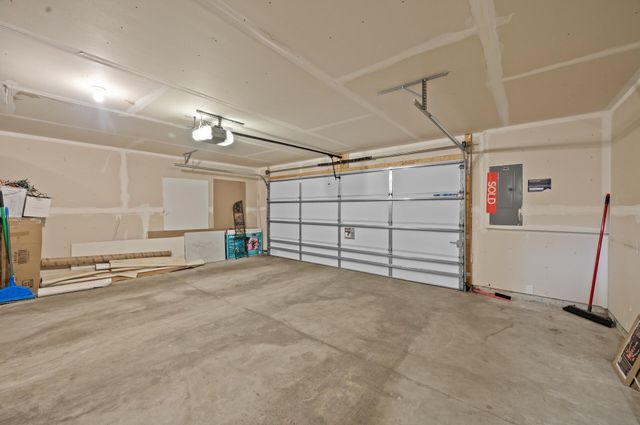 799 Roselyn Drive, Victoria, MN 55386