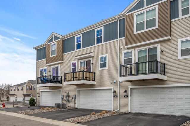 799 Roselyn Drive, Victoria, MN 55386