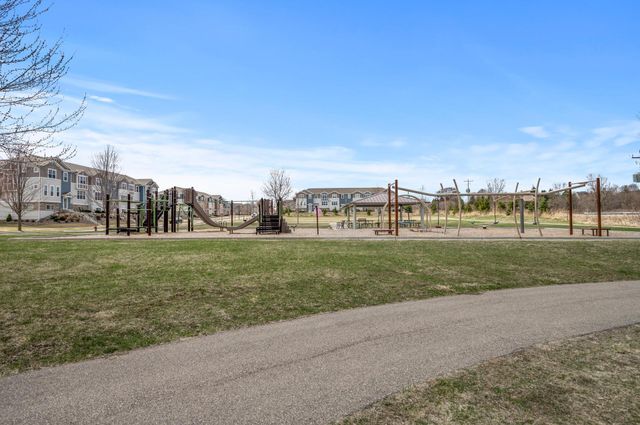 799 Roselyn Drive, Victoria, MN 55386