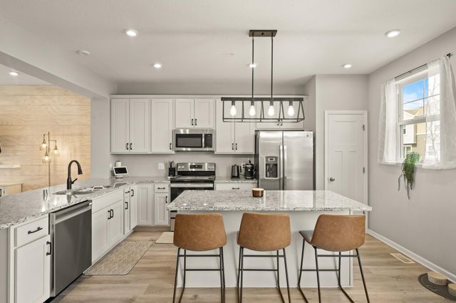 799 Roselyn Drive, Victoria, MN 55386