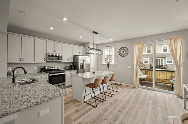 799 Roselyn Drive, Victoria, MN 55386