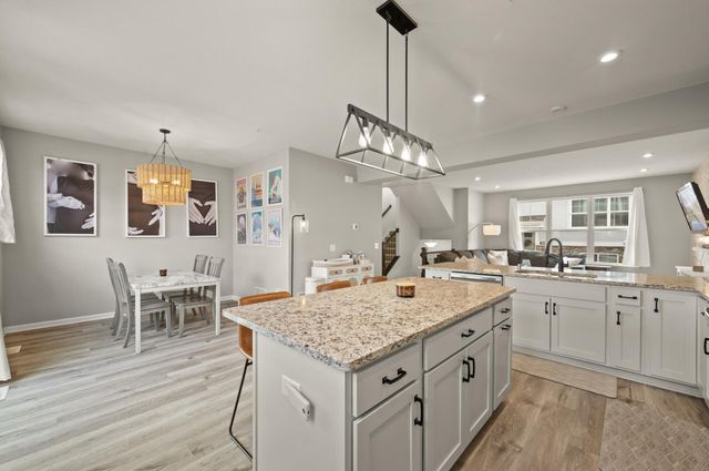 799 Roselyn Drive, Victoria, MN 55386