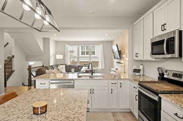 799 Roselyn Drive, Victoria, MN 55386