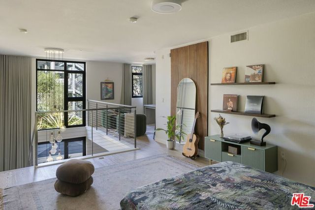 13045 Pacific 117, Los Angeles, CA 90094