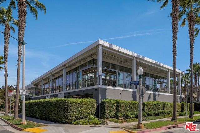 13045 Pacific 117, Los Angeles, CA 90094