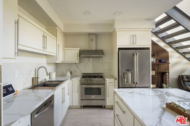 13045 Pacific 117, Los Angeles, CA 90094