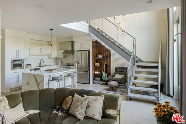 13045 Pacific 117, Los Angeles, CA 90094