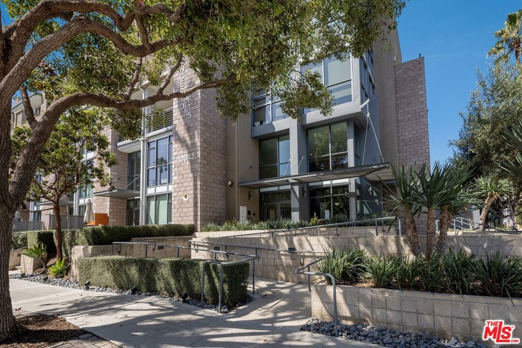 13045 Pacific 117, Los Angeles, CA 90094