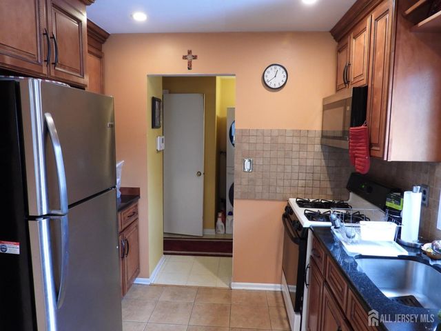 41 Riverbend Drive, North Brunswick, NJ 08902