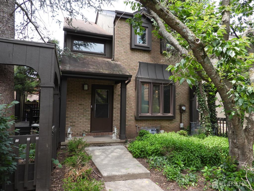 41 Riverbend Drive, North Brunswick, NJ 08902
