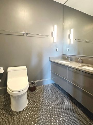 17 Gloucester St 5, Boston, MA 02115