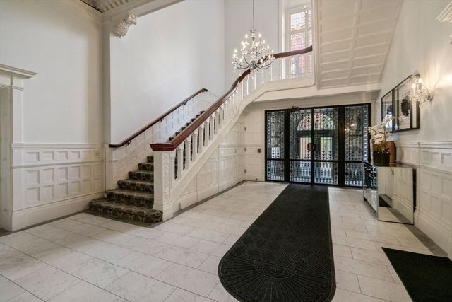 17 Gloucester St 5, Boston, MA 02115