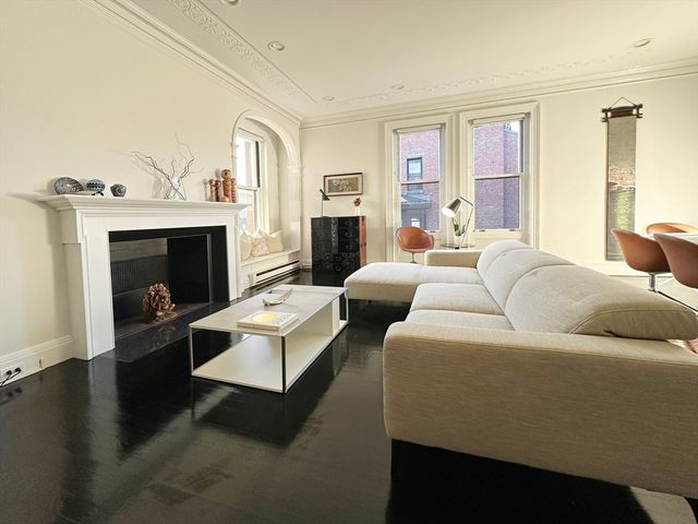 17 Gloucester St 5, Boston, MA 02115