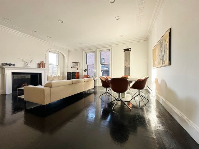 17 Gloucester St 5, Boston, MA 02115