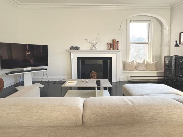 17 Gloucester St 5, Boston, MA 02115