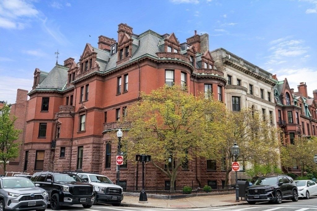 17 Gloucester St 5, Boston, MA 02115