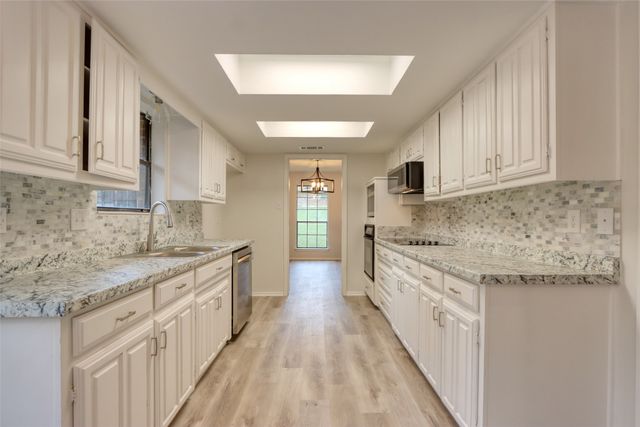 306 Larry Drive, Duncanville, TX 75137